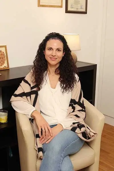 Η ψυχολόγος Ελισσάβετ Μπαμπλέκου στο γραφείο της